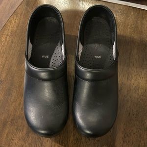 Dansko wide shoes